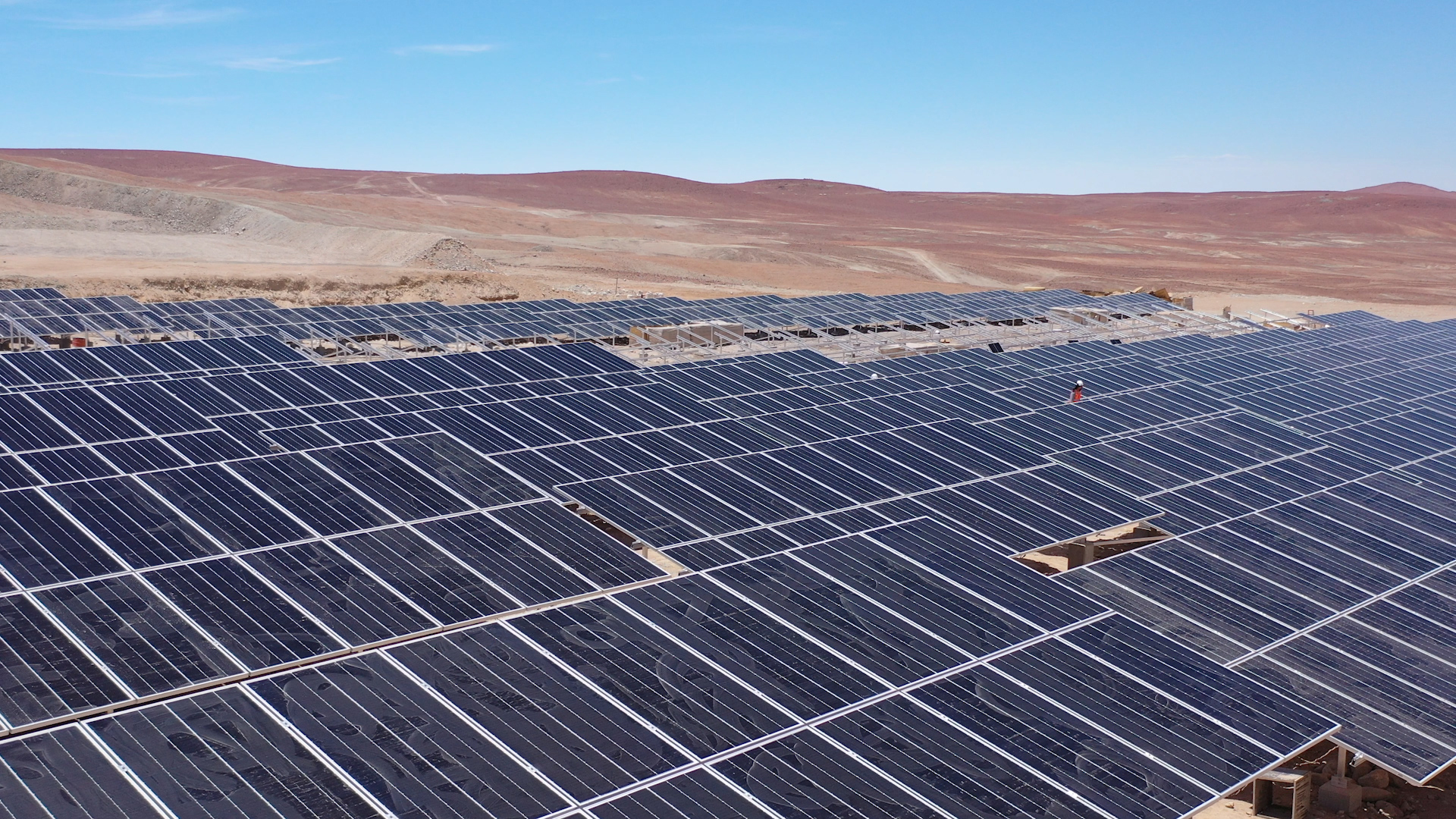 «Estamos a puertas de poner en operación dos proyectos de generación híbrida solar-gas en la minería peruana»